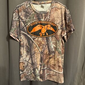 Duck Commander Real Tree Men’s Brown, Green and Tan Camo Crewneck Short Sleeve